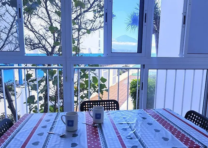 Cerca Del Mar En Mesa Del Mar *