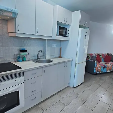 Cerca Del Mar En Mesa Del Mar Такоронте