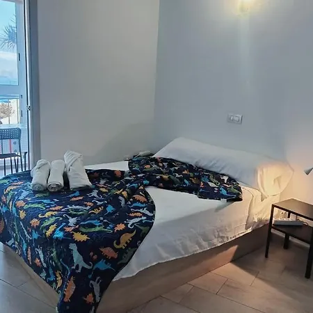 Cerca Del Mar En Mesa Del Mar Tacoronte